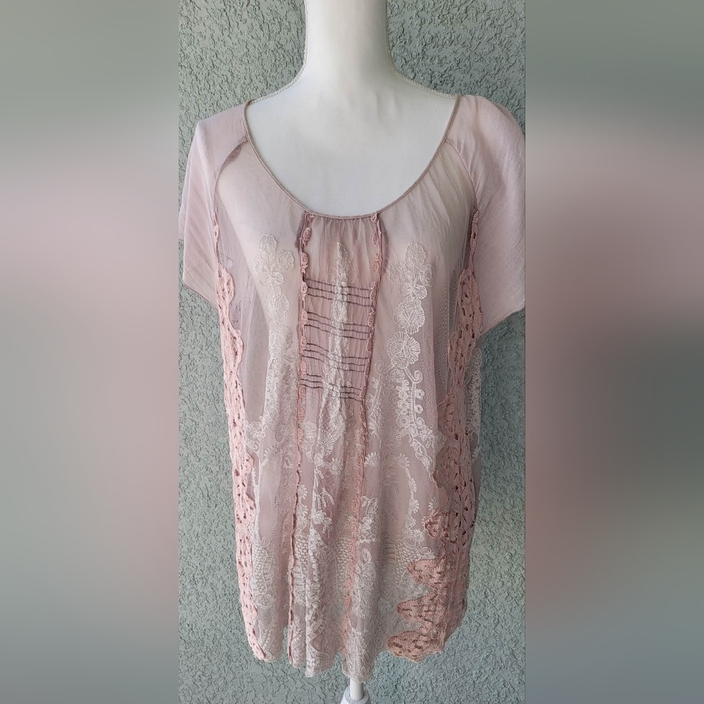 4 Love And Liberty Elegant Lace Top in Soft Pink